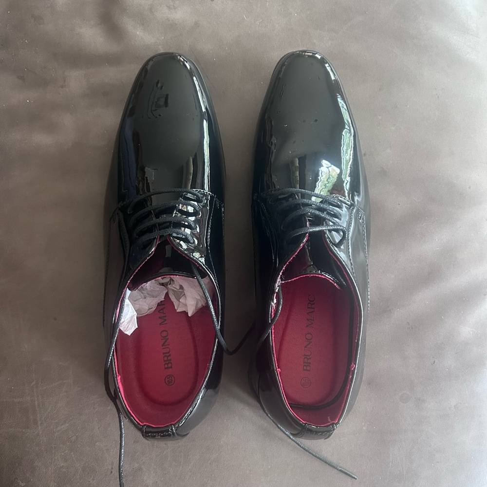 Bruno Marc Men's Glossy Black Oxfords